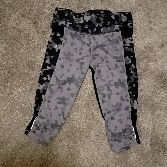 Athleta capris M - Picture 1 of 4